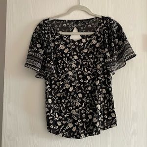 Lucky brand  new never worn flower pattern short sleeve top